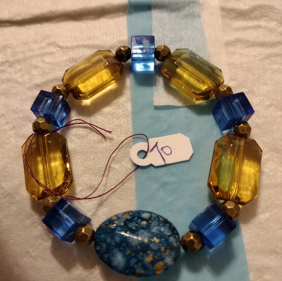Artemis's Gems custom-made beaded bracelet with gold and blue beads - Picture 2 of 5